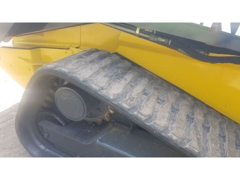 2015 John Deere 329E Skidsteer